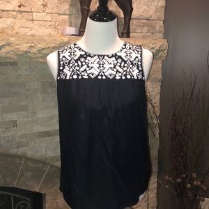 Banana republic navy & white embroidered tank